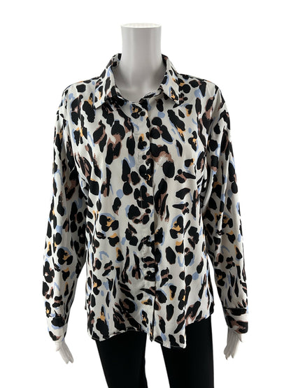 Beachsiss white and black animal print button-down blouse, collared shirt in size medium for casual or workwear.