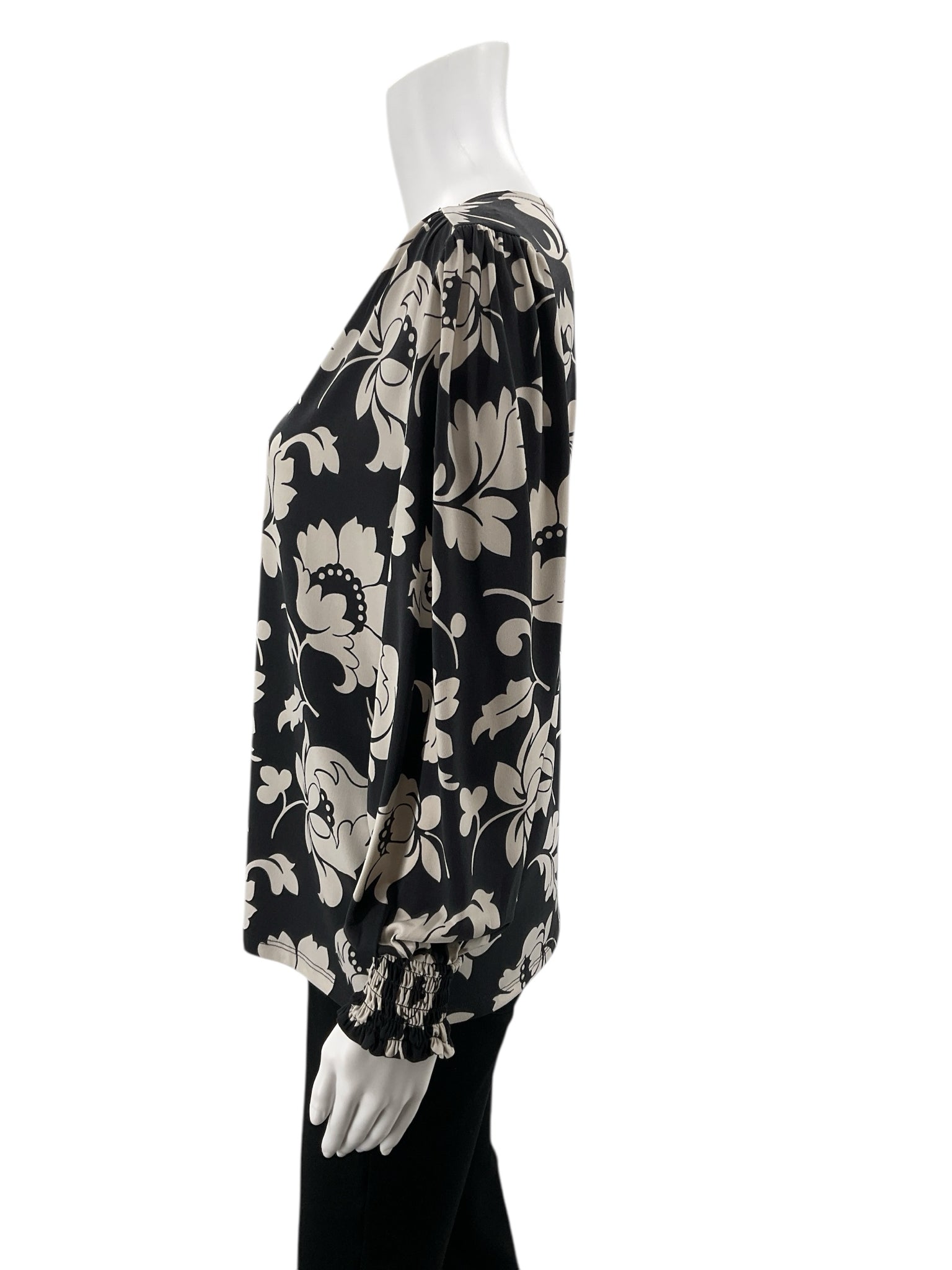 Ann Taylor Gray/Cream Floral Pre-Owned Ladies Top - Size Medium Petite - Margaret’s Fine Consignment