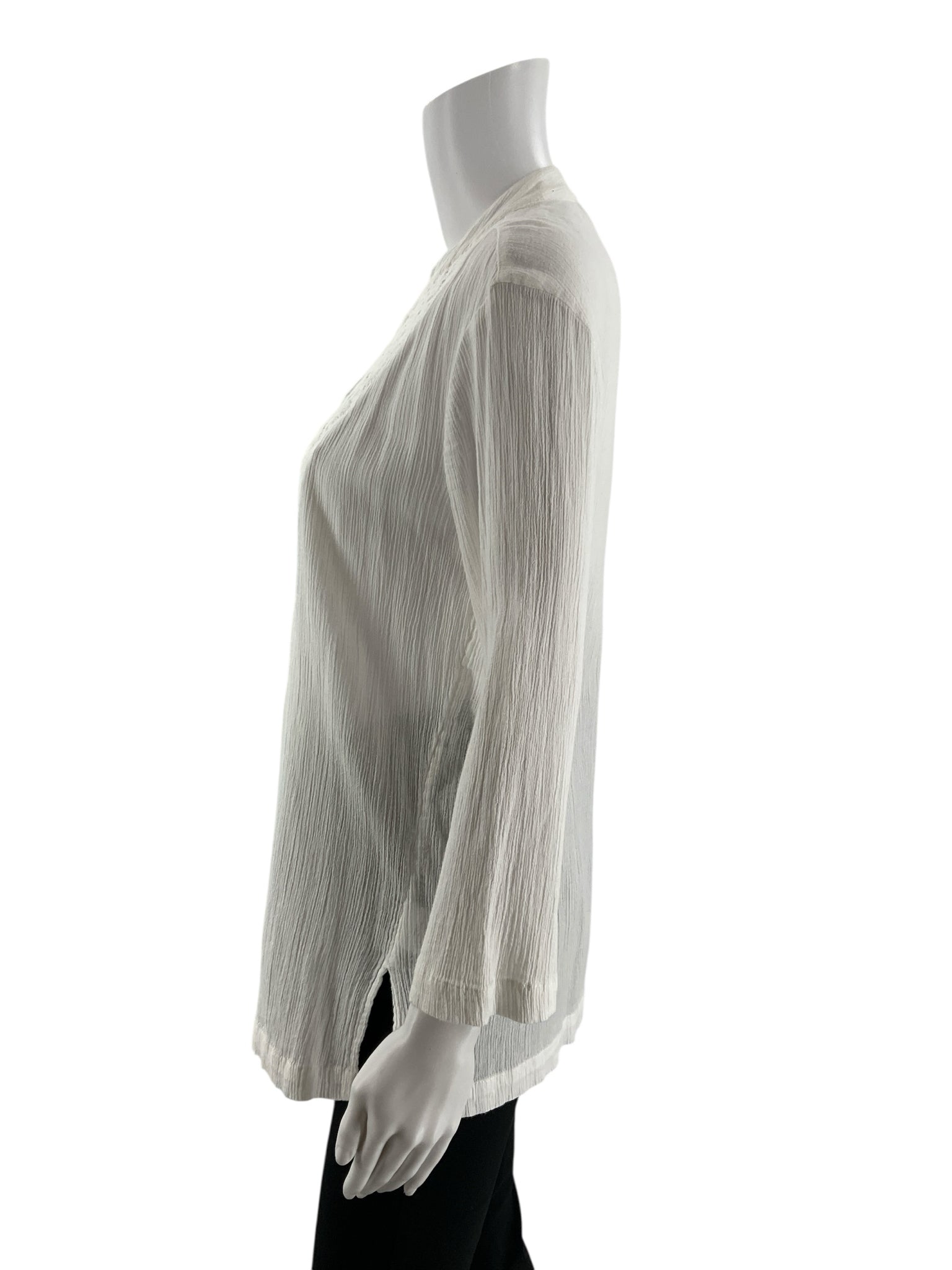 Charter Club white solid casual top for ladies, size medium, featuring a simple design and comfortable fit.