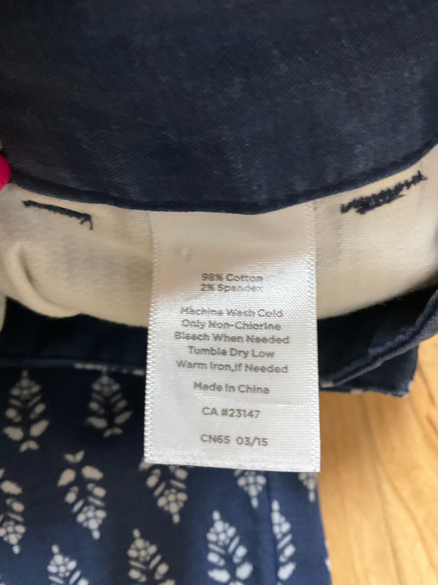 Talbots Navy &amp; White Leaf Print Weekend Chino Cropped Pants Size 6