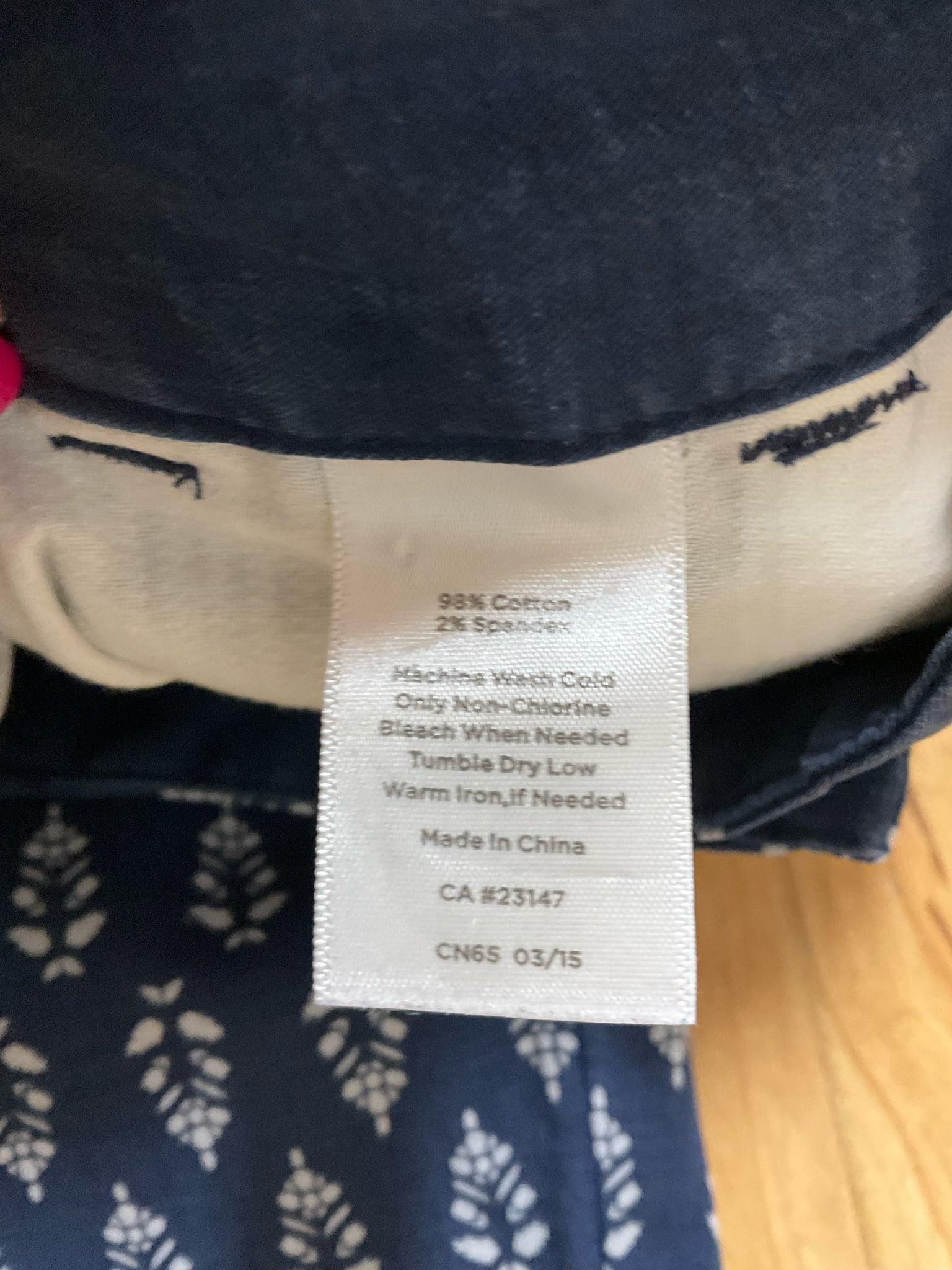 Talbots Navy &amp; White Leaf Print Weekend Chino Cropped Pants Size 6