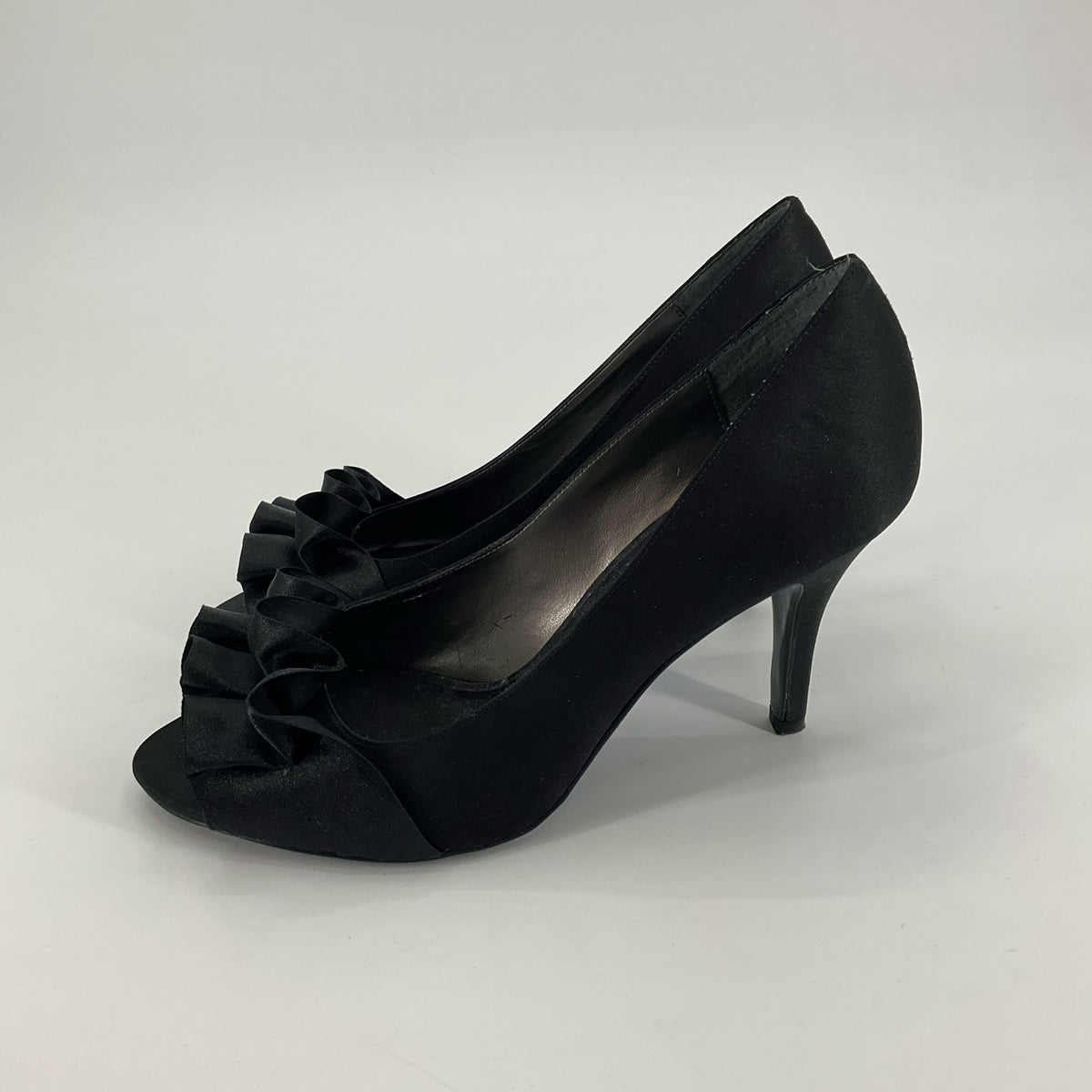 Nina Forbes Black Satin Ruffle Peep Toe Platform Heels Size 8 - ONLINE ONLY