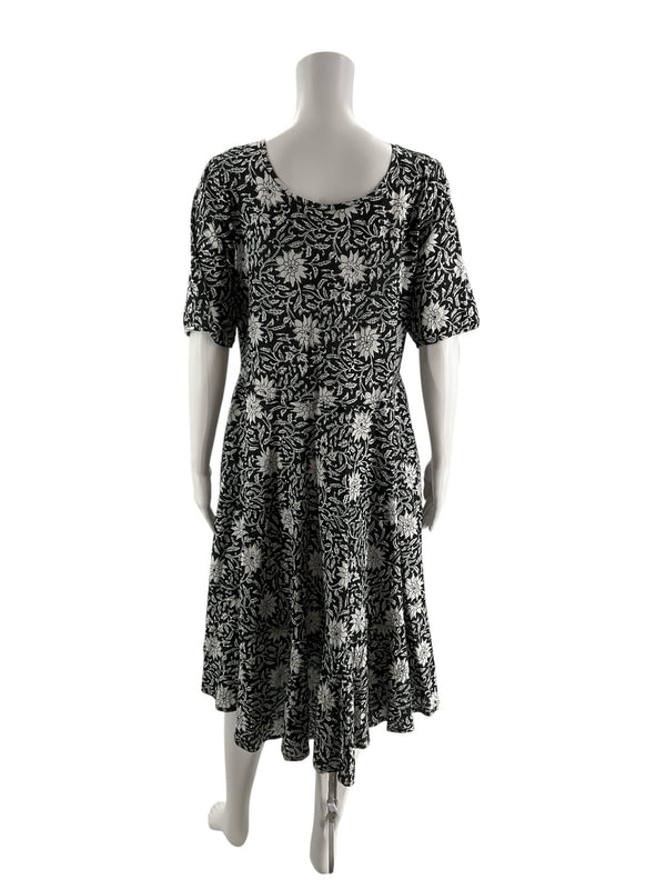 Dress Addict Black/White Floral Pre-Owned Ladies Dress - Size Medium