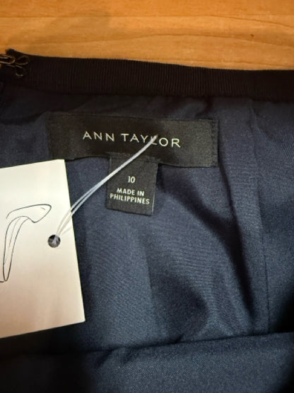 Ann Taylor navy/white Skirt Size 10 navy/white Floral Pre-Owned Ladies Skirt - Size 10