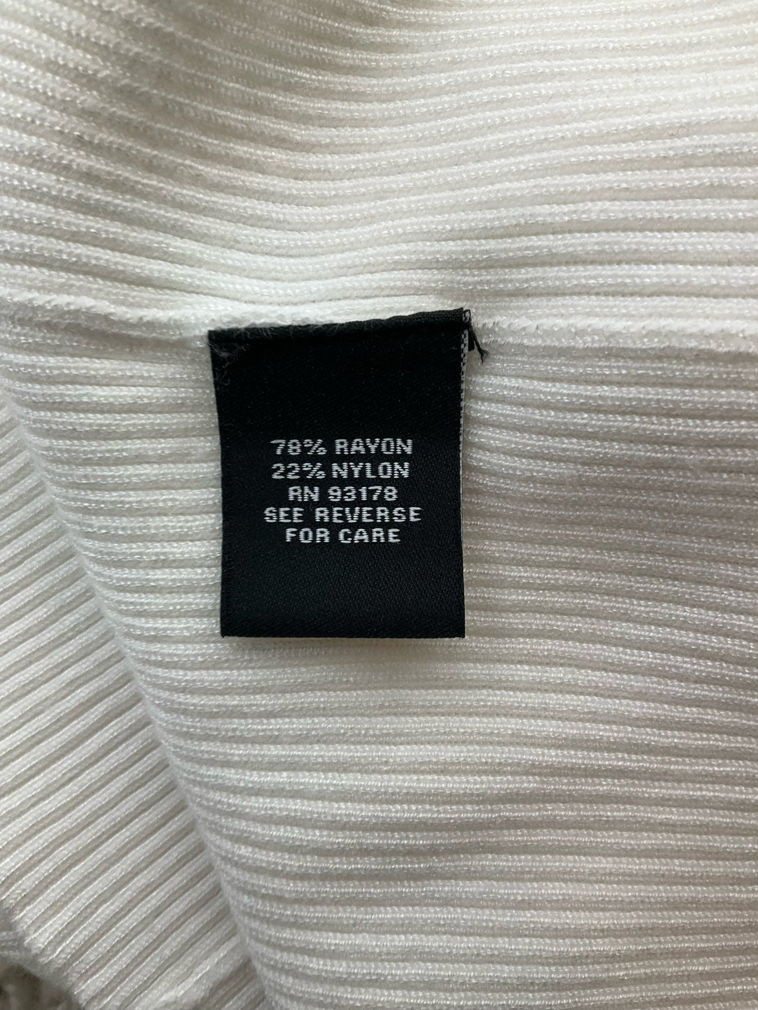 Premise White Ribbed Pre-Owned Ladies Top - Size Large - Margaret’s Fine Consignment