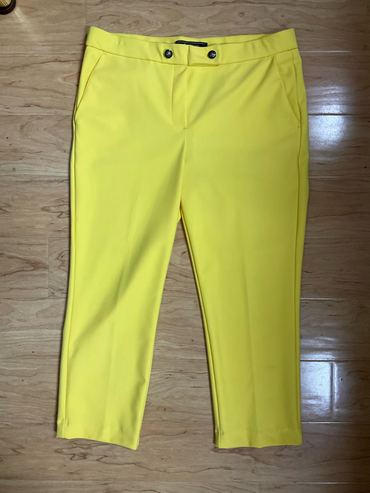 JEL Atelier Yellow Tech Stretch Cropped Capri Pants Size L - ONLINE ONLY