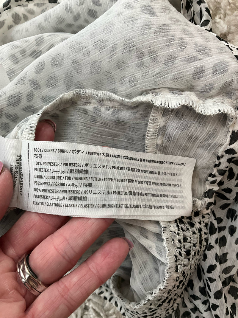 Abercrombie & Fitch White/Black Print Pre-Owned Top - Size XS