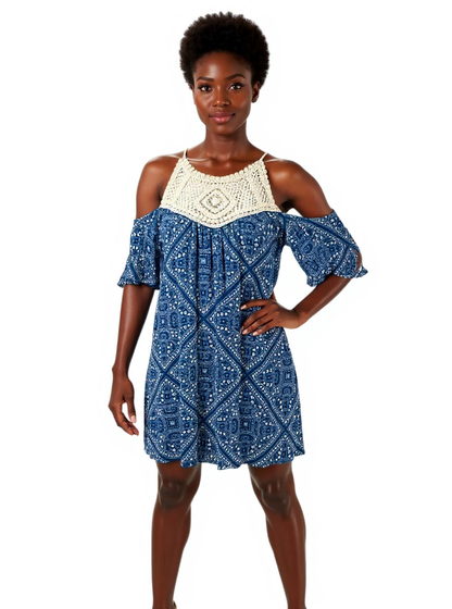 Speechless blue and white print pre-owned ladies dress in size large, featuring a stylish design and flattering fit.