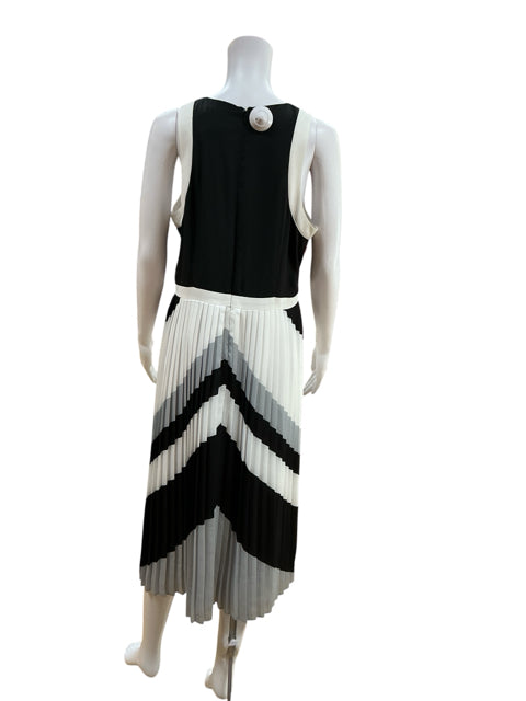 Banana Republic Chevron Pleated Midi Dress Size 10 Black Gray White Colorblock
