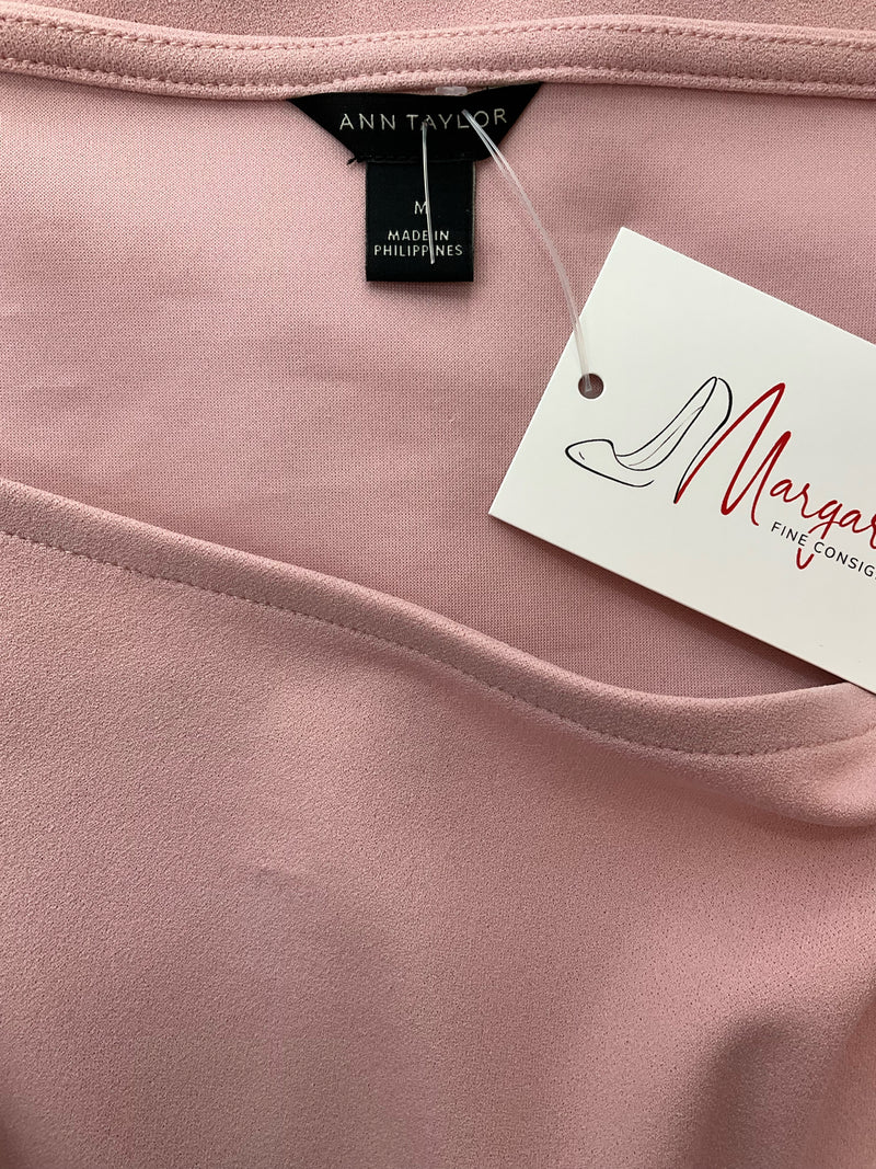 Ann Taylor Blush Pre-Owned Ladies Top - Size Medium