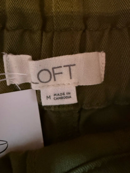 loft Army Green Pants - Downstairs Size M Army Green Solid Pre-Owned Pants - Downstairs - Size M