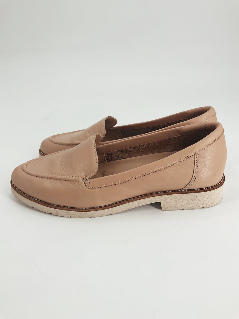Aldo Tan Solid Pre-Owned Ladies Flats - Size 9