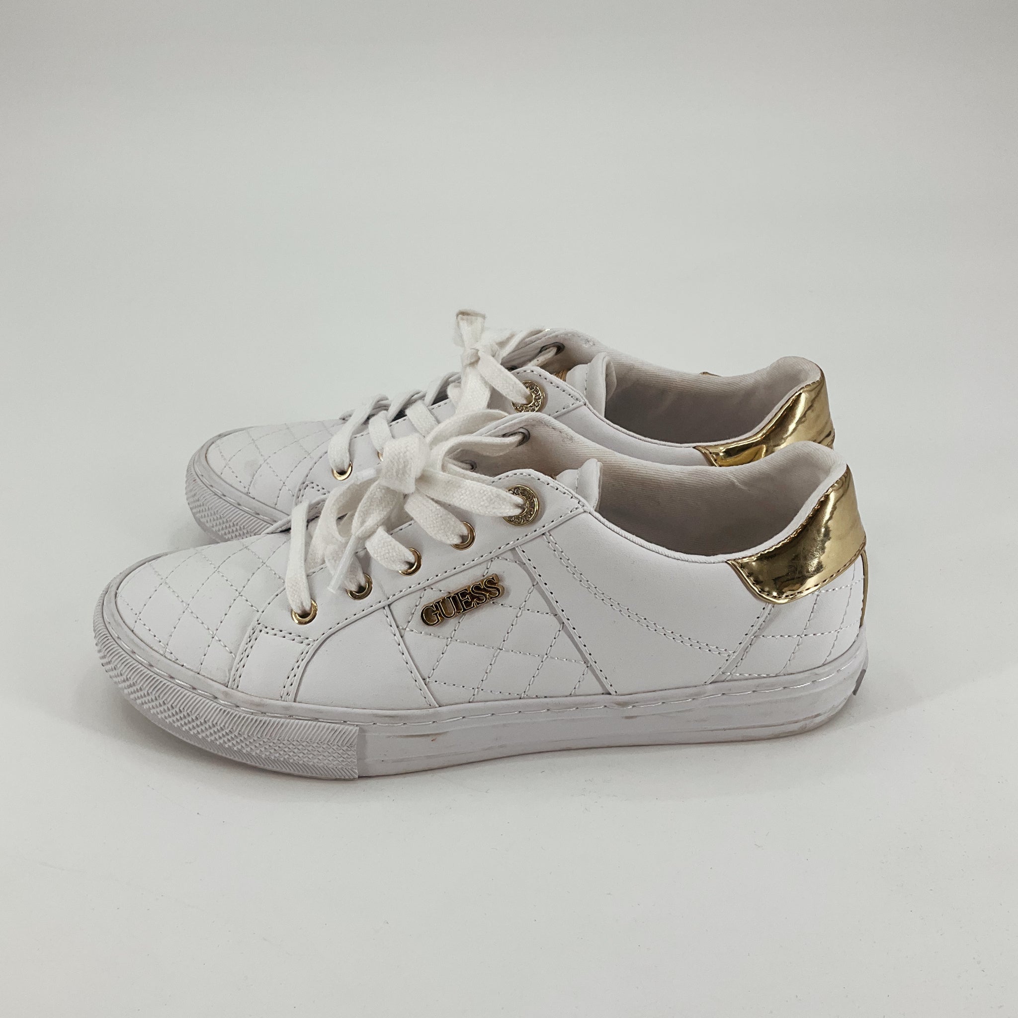 GUESS Loven Quilted Low-Top Fashion Sneakers White Gold - Size 8