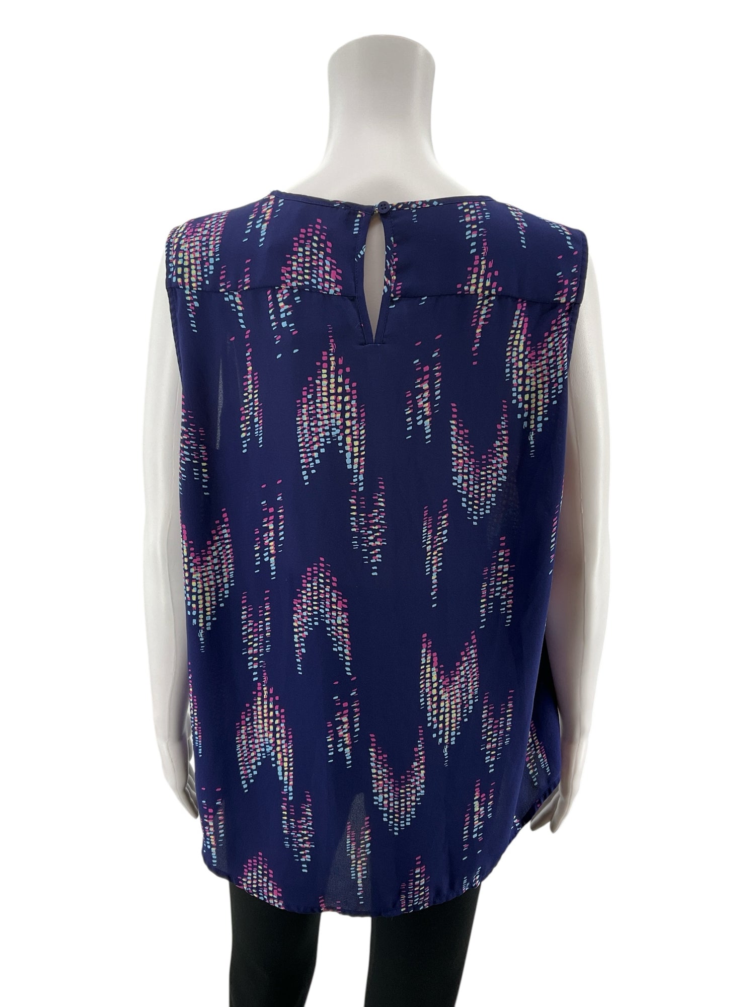 Collective Concepts Pixel Print Pleated V-Neck Sleeveless Blouse XL