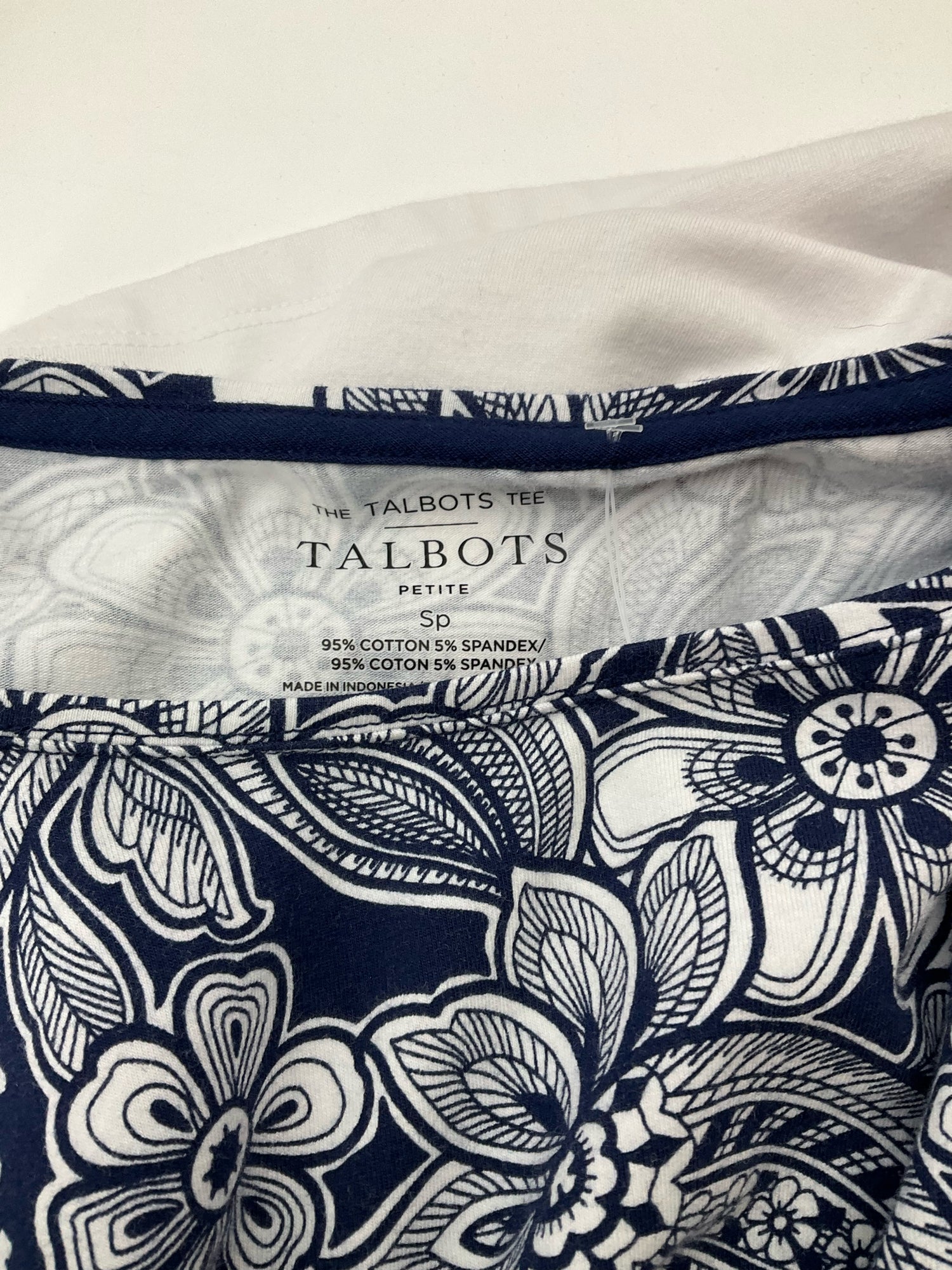 Talbots Navy/White Floral Pre-Owned Ladies Casual Top -  Size Small Petite