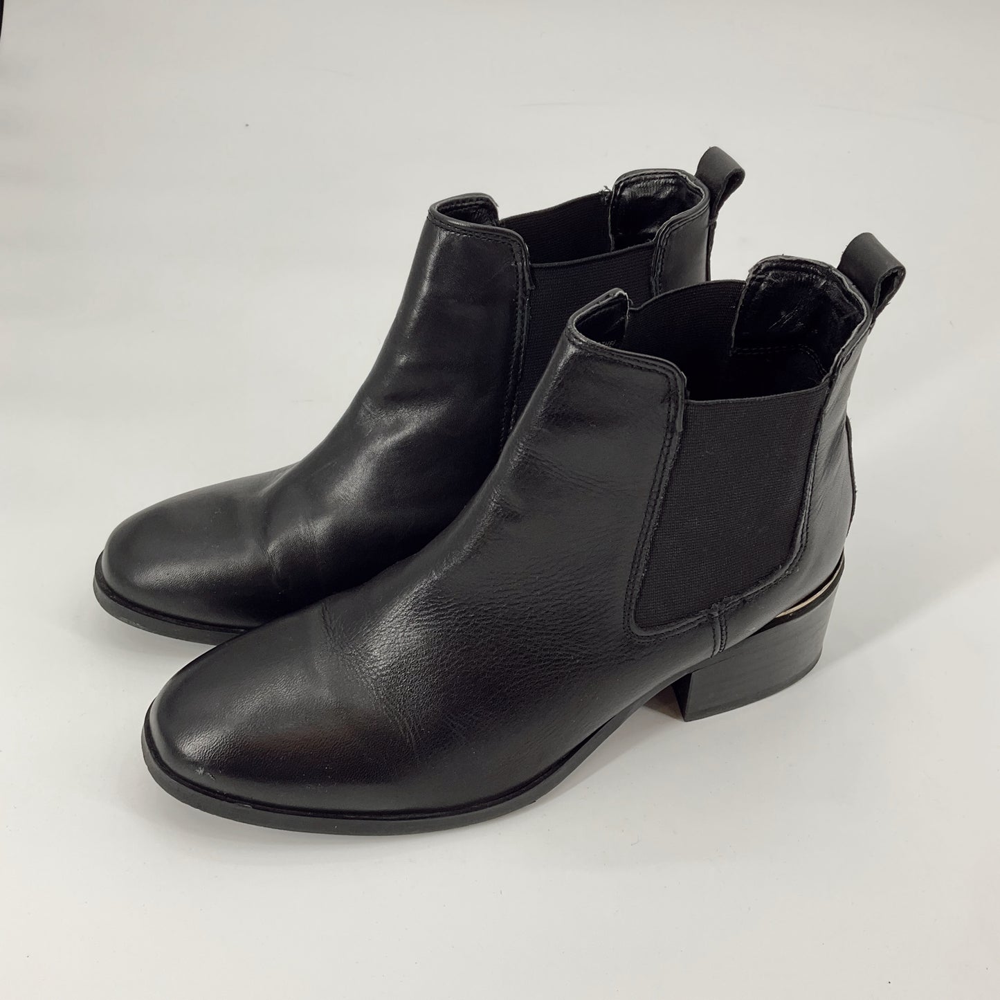 Carvela Black Solid Booties Size 9.5/10