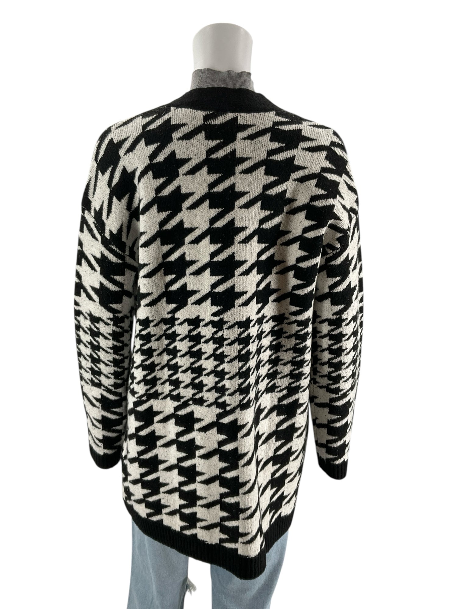 Talbots White/Black Houndstooth Pre-Owned Ladies Shrug - Size Medium