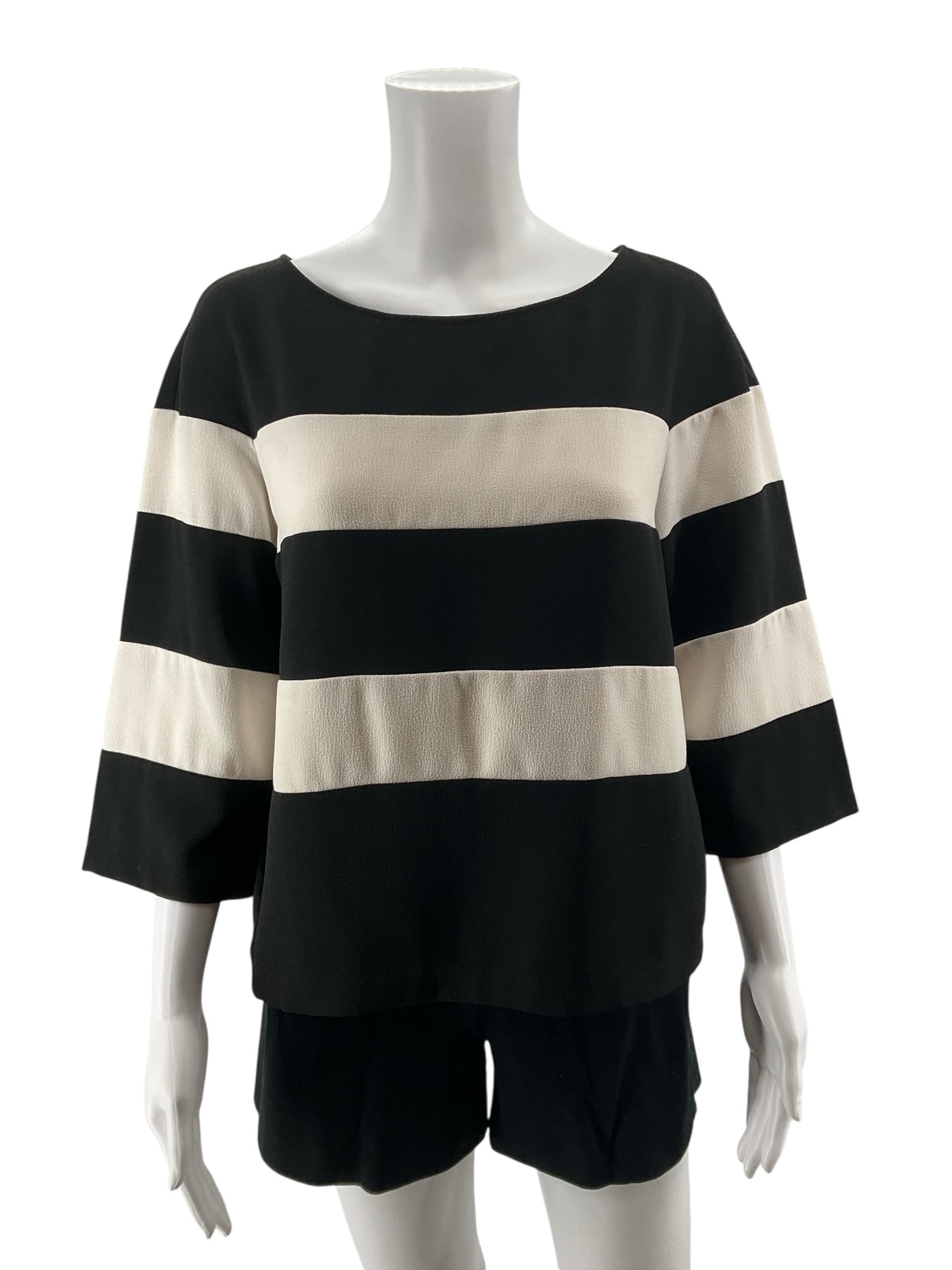 Ann Taylor Size M black/white colorblock Pre-Owned Casual Top - Downstairs