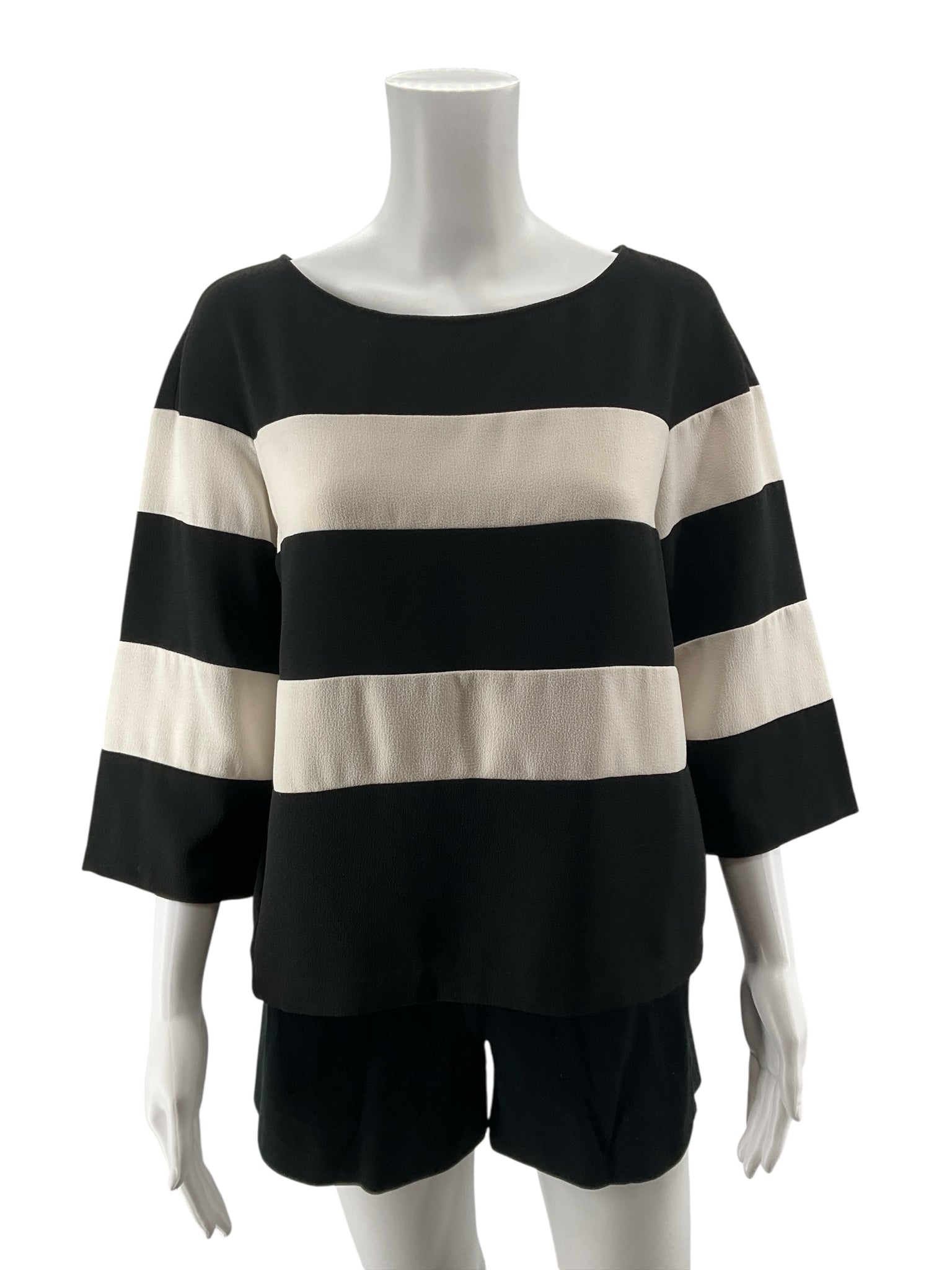 Ann Taylor Size M black/white colorblock Pre-Owned Casual Top - Downstairs