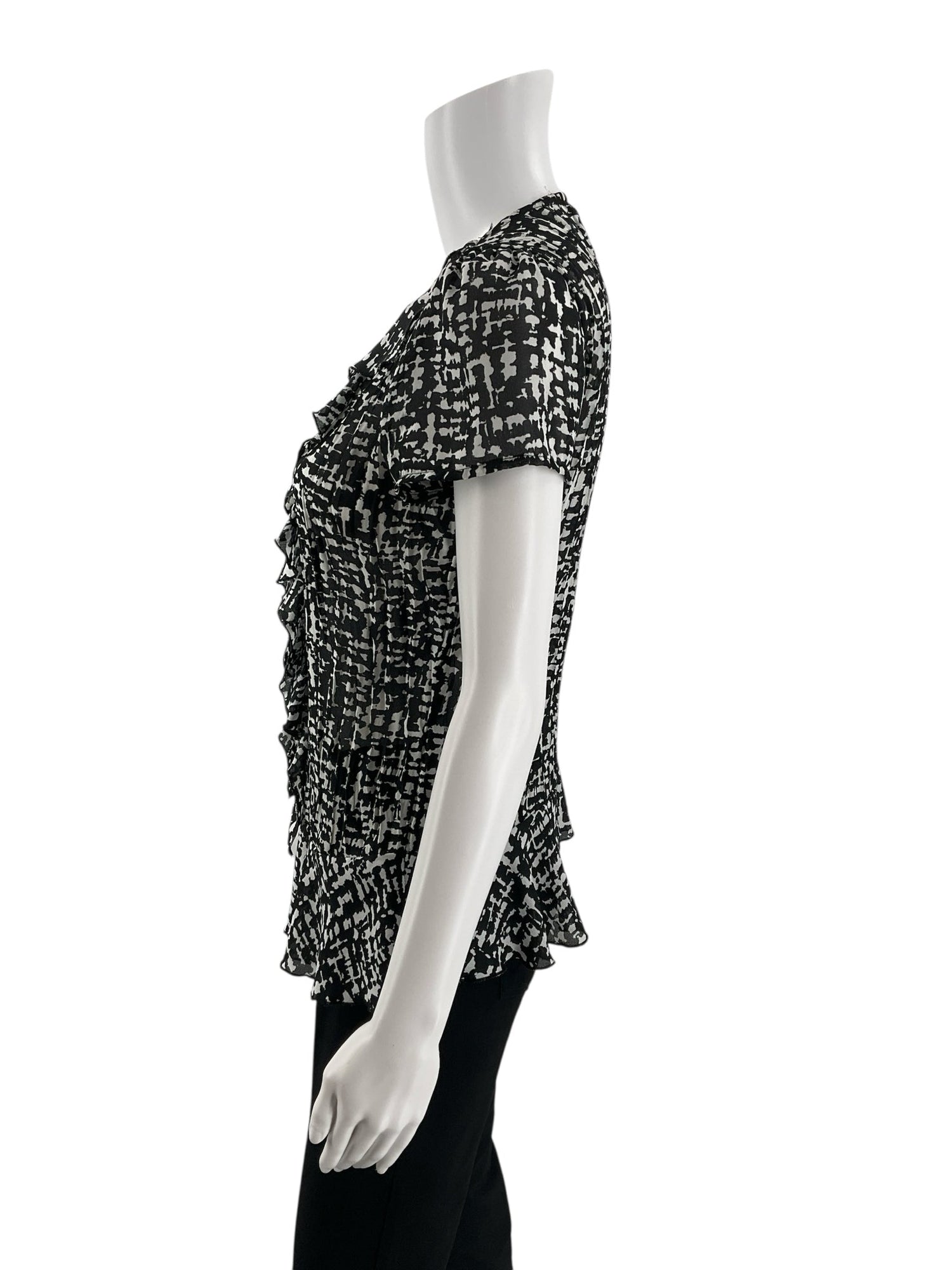East 5th Black/White Print Pre-Owned Ladies Top - Size Small Petite - Margaret’s Fine Consignment