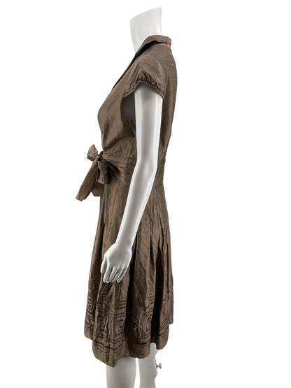Adrianna Papell Size 8 Taupe Solid Pre-Owned Ladies Dress