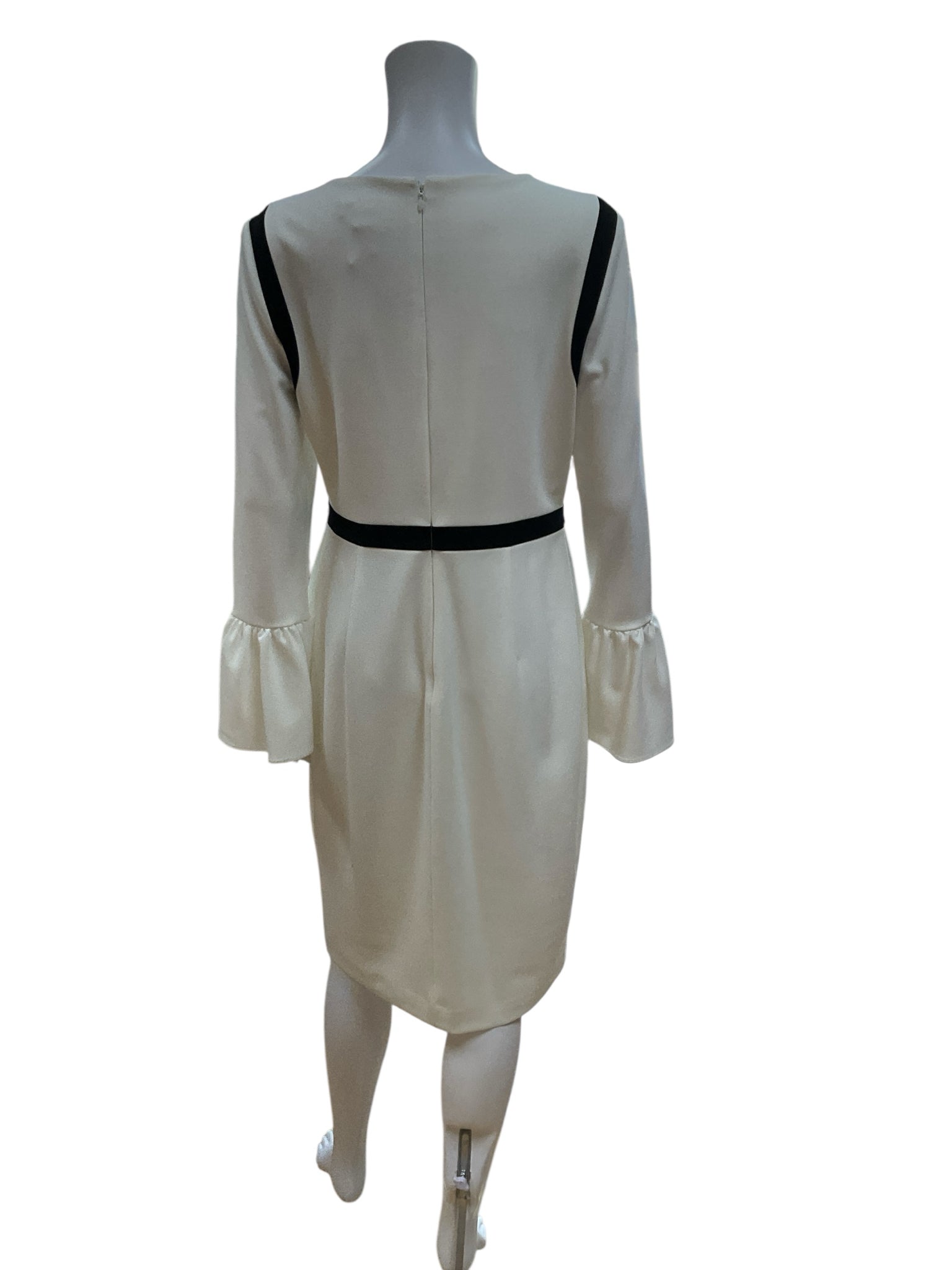 Calvin Klein White/Black Solid Pre-Owned Ladies Dress - Size 10