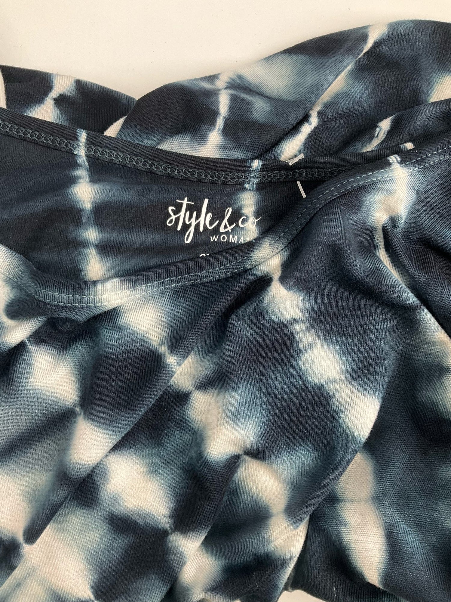 Style &amp; Co Navy/White Tye Dye Pre-Owned Ladies Casual Top - Size 2X - Margaret’s Fine Consignment
