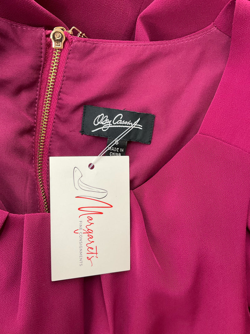 Close-up of Oleg Cassini dress label and gold zipper, confirming size 6 and brand authenticity for this pre-owned plum cocktail dress.