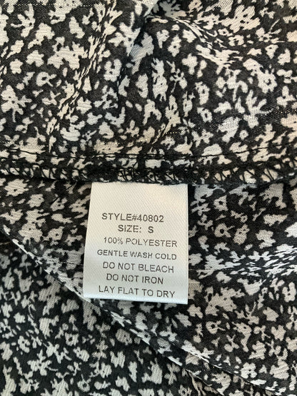 Grade &amp; Gather Floral Ruffle Sleeve Blouse Black White Top Size Small - ONLINE ONLY