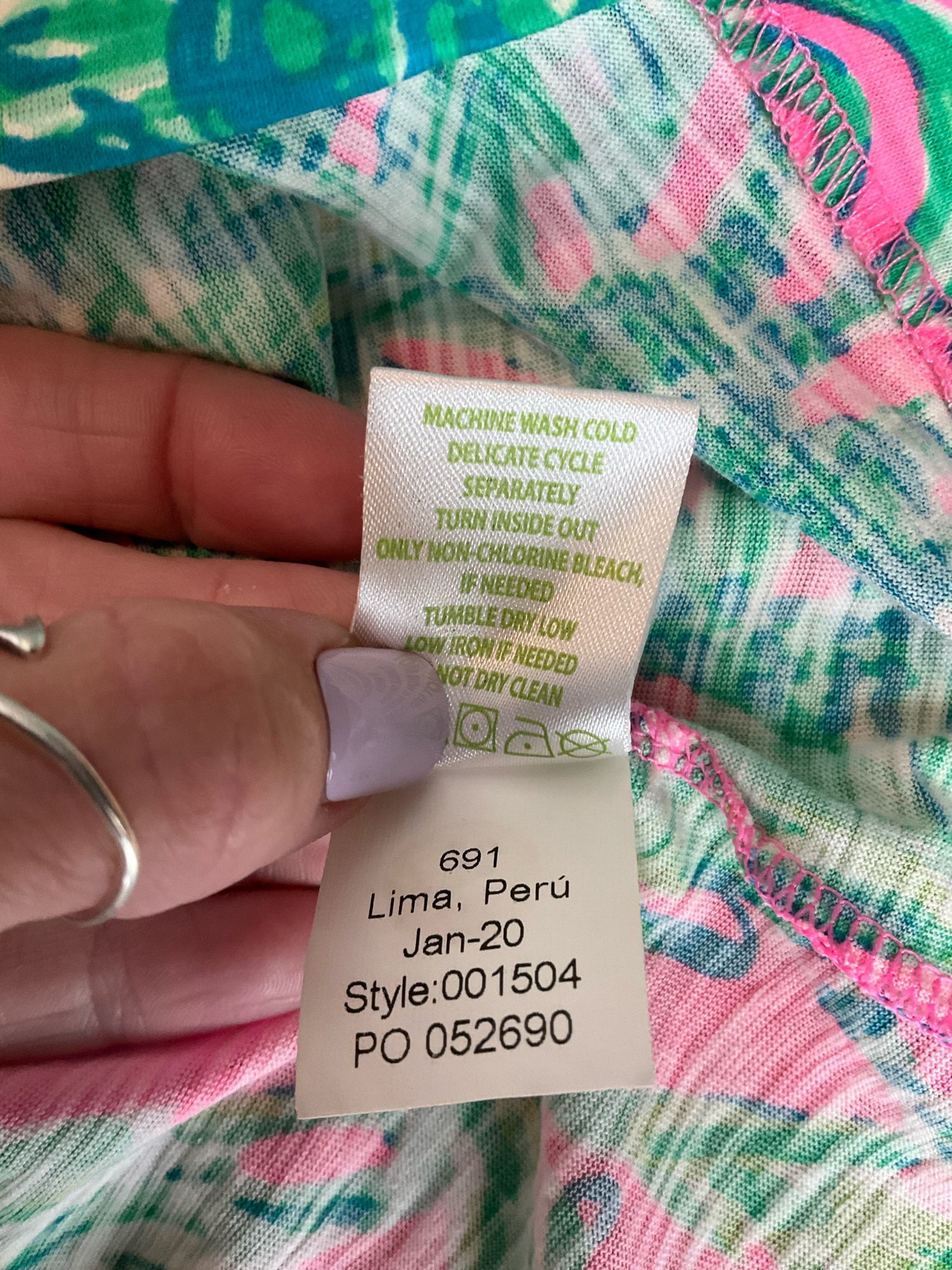 Lilly Pulitzer Etta V-Neck Tee Top S Pink Multi Sink Or Swim Palm Print