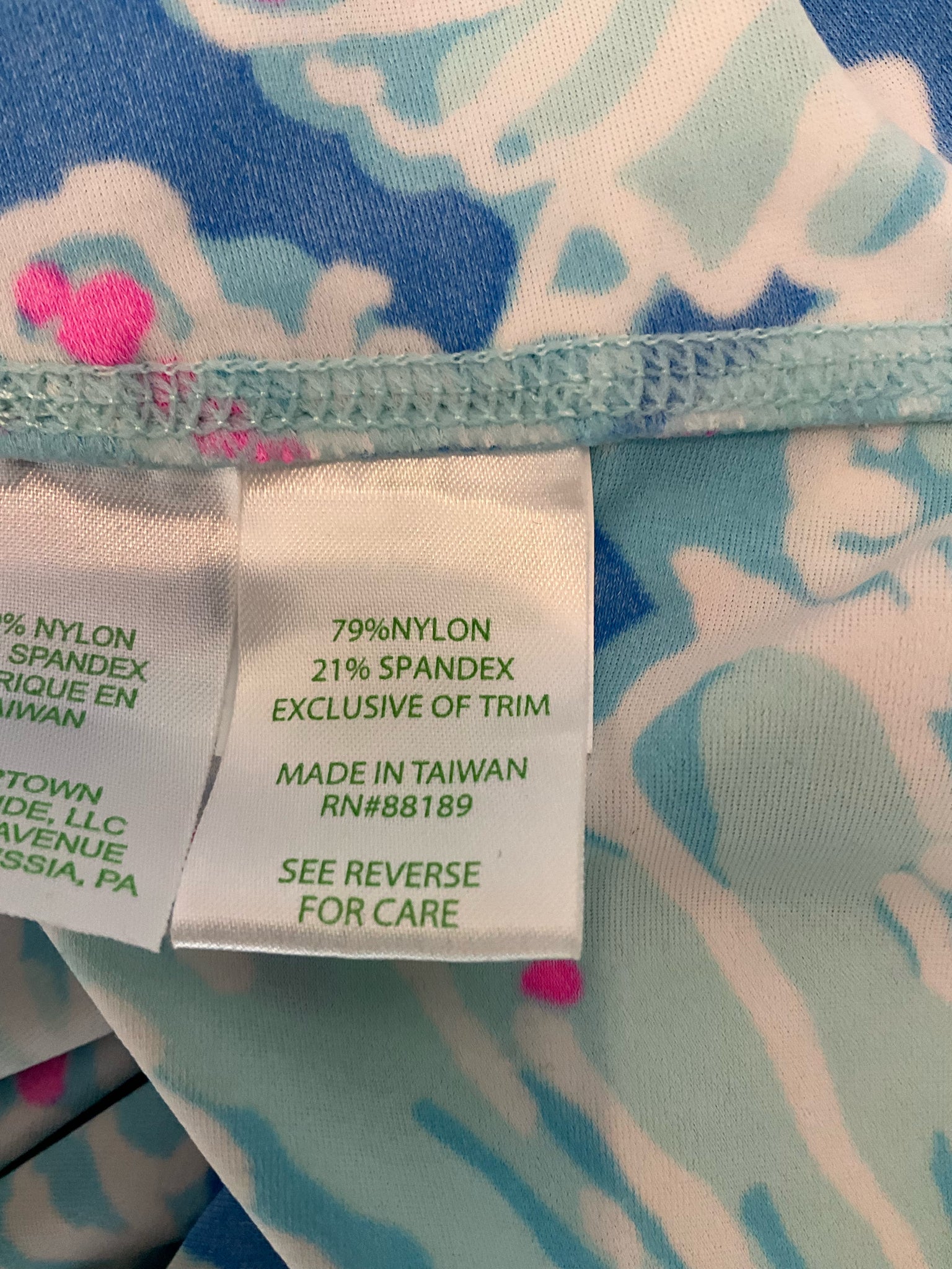 Lilly Pulitzer Size XL white/blue/pink seashells Ladies Casual Top - Downstairs