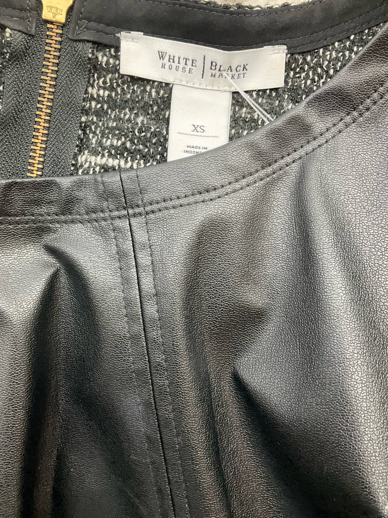 White House Black Market Black Pre-Owned Ladies Top - Size XS