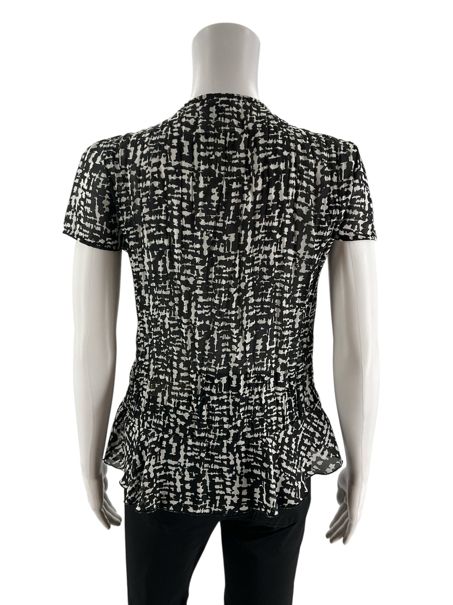 East 5th Black/White Print Pre-Owned Ladies Top - Size Small Petite - Margaret’s Fine Consignment
