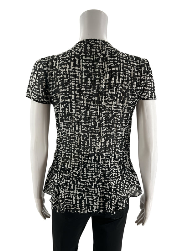 East 5th Black/White Print Pre-Owned Ladies Top - Size Small Petite