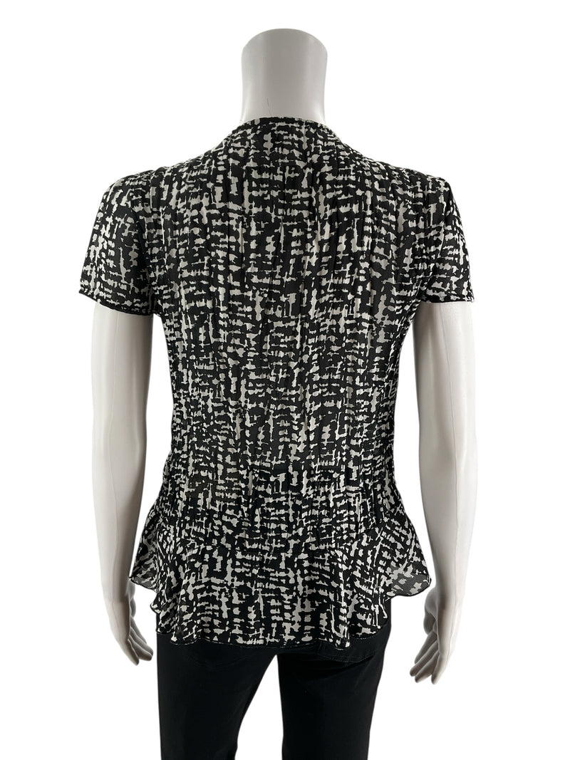 East 5th Black/White Print Pre-Owned Ladies Top - Size Small Petite