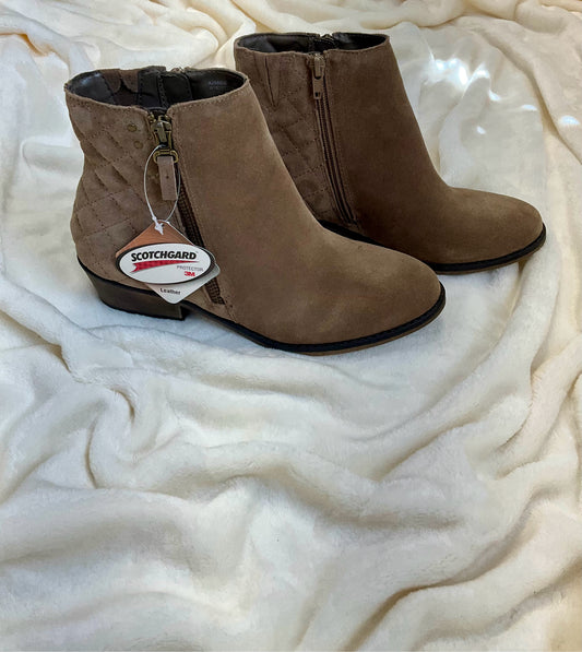 white mountain Shoe Size 7 Taupe Leather booties