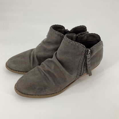 Report Shoe Taupe Solid Booties Size 8