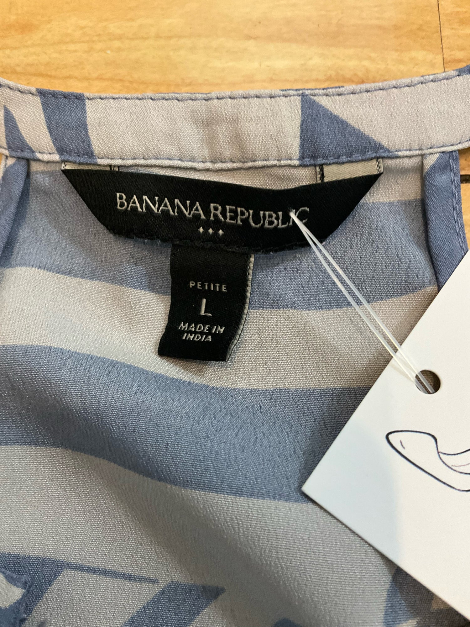 Banana Republic Petite Wave Print Sleeveless Blouse Top Gray Blue LP
