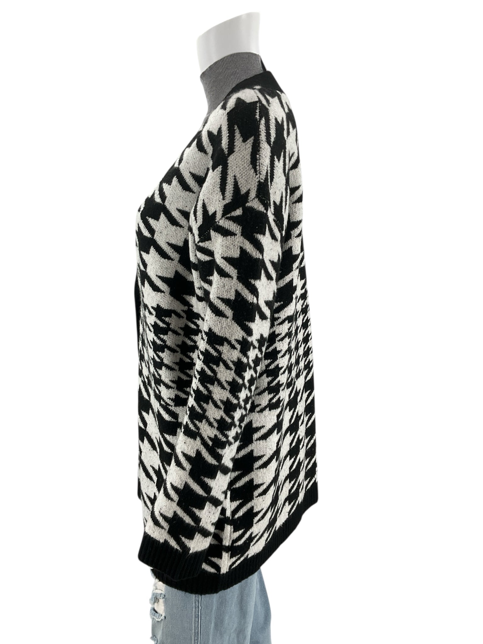 Talbots White/Black Houndstooth Pre-Owned Ladies Shrug - Size Medium