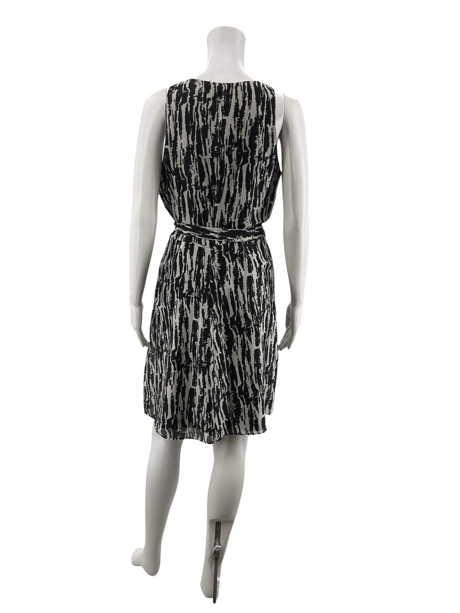 Ann Taylor White/Black Print Pre-Owned Ladies Dress - Size 4