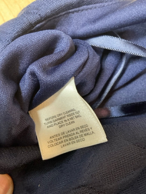 Close-up of care label inside Cappagallo Navy/Gold Solid Pre-Owned Ladies Dress - Size 8 with dry clean instructions in English and Spanish.