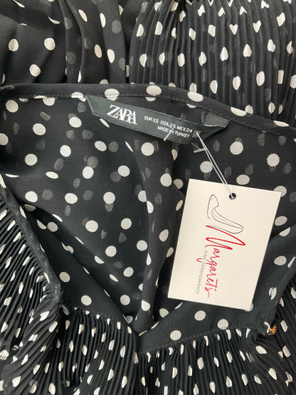 Zara black and white vintage-inspired mini dress with A-line silhouette and Peter Pan collar, size XS.