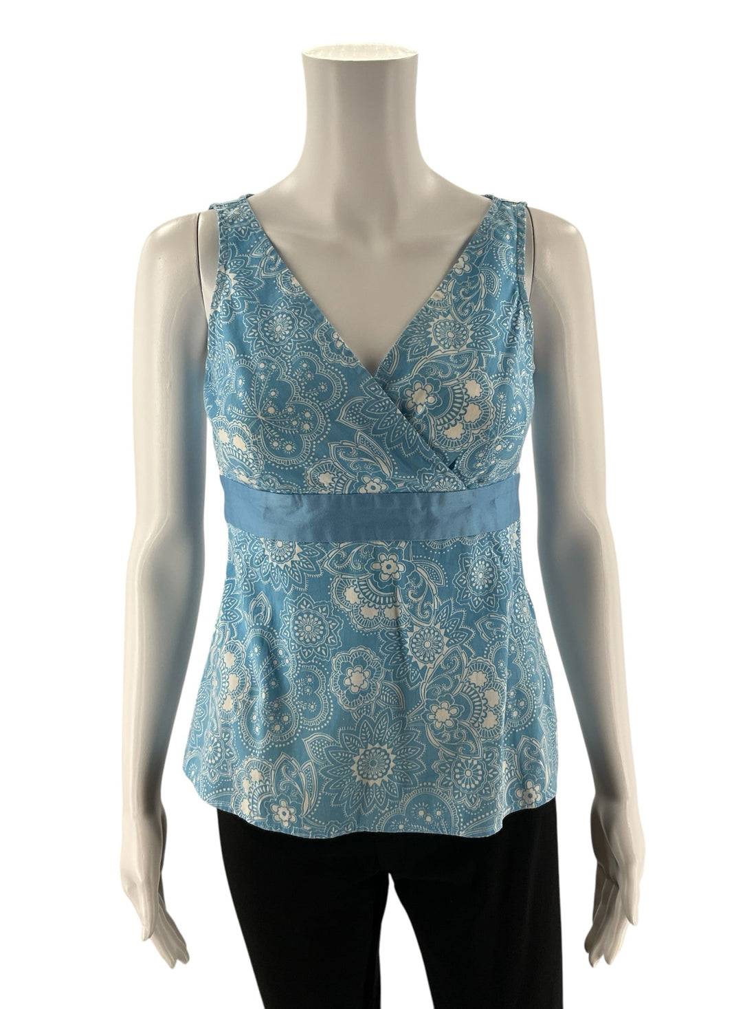Loft Blue/White Floral Pre-Owned Ladies Top - Size 0 Petite - Margaret’s Fine Consignment