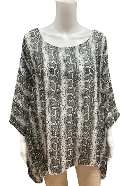 Size Medium White/Gray Snake Print Pre-Owned Casual Top