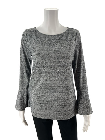 Loft gray heathered pre-owned ladies top in relaxed fit, size small, showcasing casual boho style and soft fabric texture.
