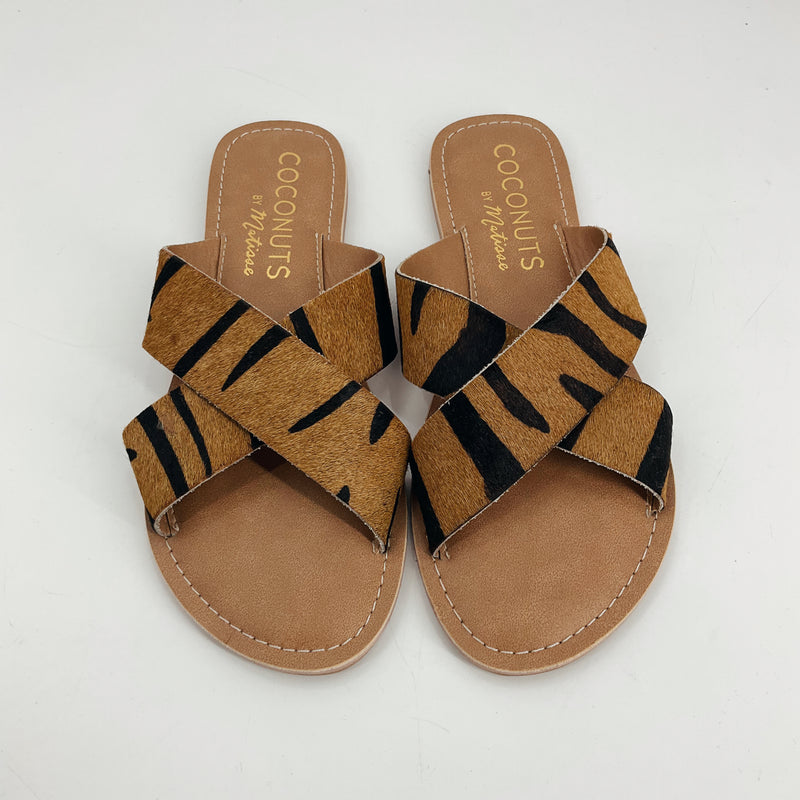 Pre-owned Coconuts by Matisse Tiki sandals featuring tiger stripe pattern, slip-on style, and casual flat sole. Women's Size 7 summer footwear.