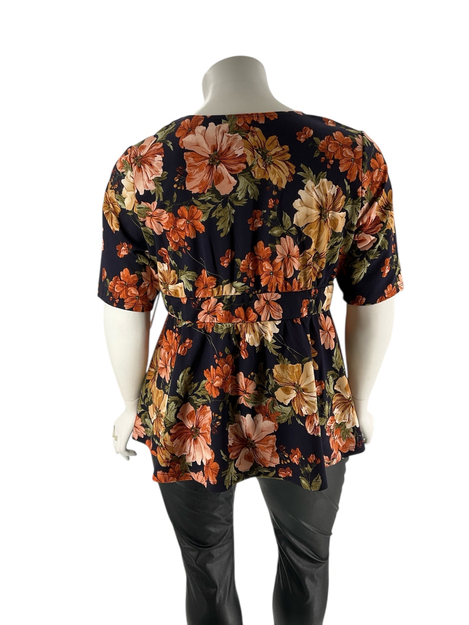 Kiyonna Navy/Orange Floral Pre-Owned Ladies Casual Top - Size 2X - Margaret’s Fine Consignment