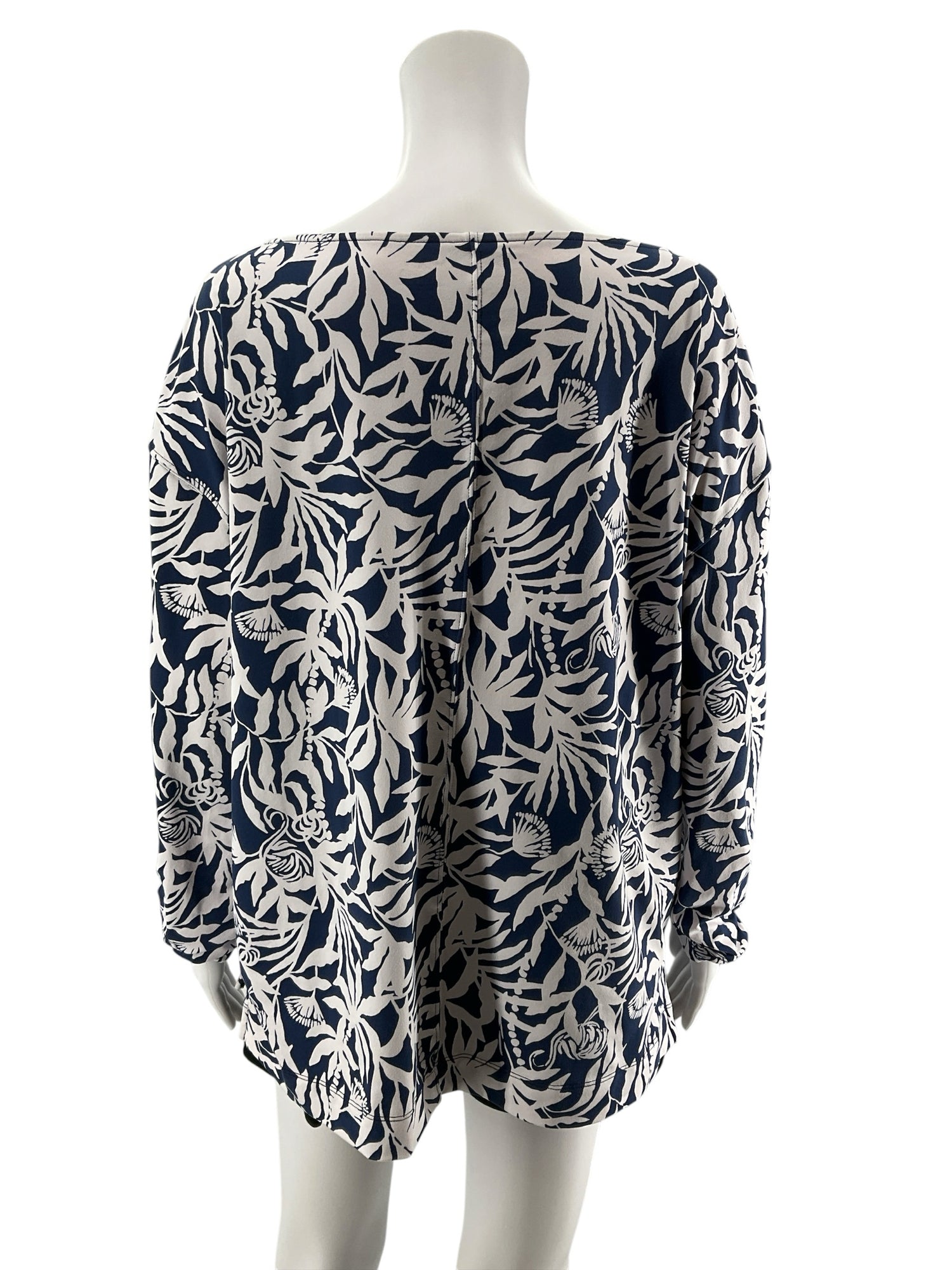 Lilly Pulitzer Loro Top In The Vias Navy Floral Print Boat Neck Blouse | Large