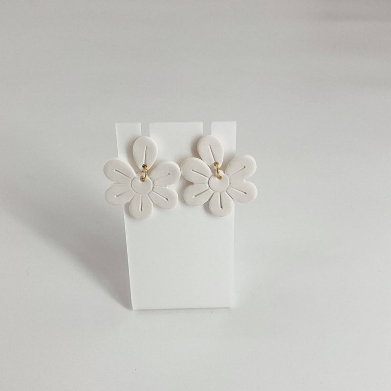 White flower Earrings - Margaret’s Fine Consignment