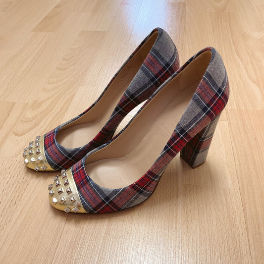 J Crew Shoe Size 7 Gray/red Plaid Pre-Owned Heel